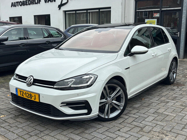 Volkswagen Golf 1.5 TSI Highline Business R, Apple Carplay/Android,Panoramadak,Navigatie,Parkeersens