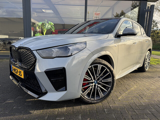BMW X2 iX2 eDrive20 67 kWh M-Sport Panoramadak / Lederen bekleding
