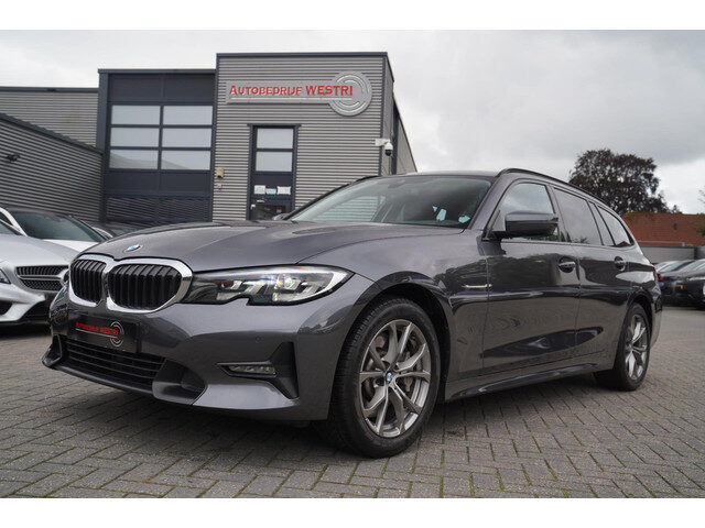 BMW 3 Serie touring 330i Executive Edition | Sportstoelen | Elektrische trekhaak | 259PK | NAP | Dea