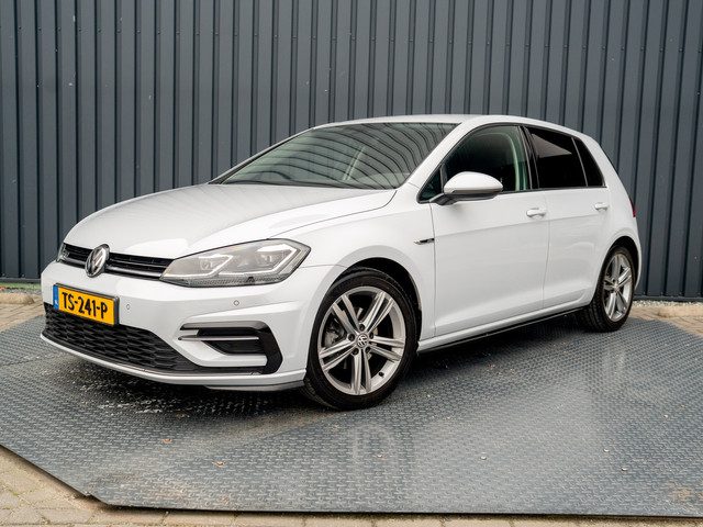 Volkswagen Golf 1.0 TSI Highline Business R | R-line | Led Koplampen | Stoelverw. | Adapt. Cr. |