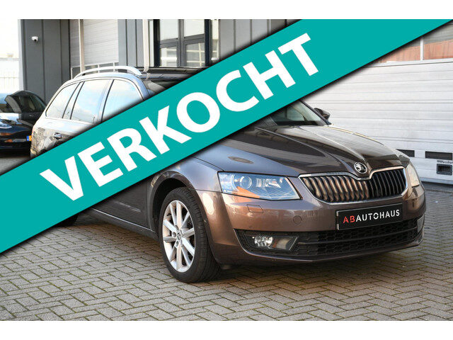 Škoda Octavia Combi 1.6 TDI DSG Businessline/Pano/Keyless/Parkeersensoren/Groot Navi/Stoelverwarming