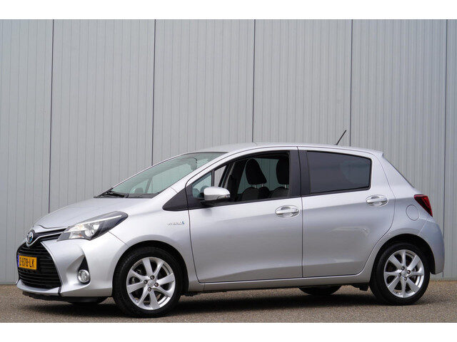 Toyota Yaris 1.5 Hybrid Dynamic / Camera / Navigatie / Privacy glas / Clima / 75dkm!