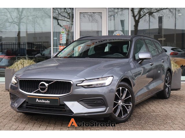 Volvo V60 B3 Momentum Advantage 163pk | Stoelverwarming | Dodehoek | Camera | Trekhaak | ACC | Clima