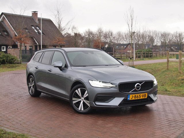 Volvo V60 2.0 B3 Momentum Advantage