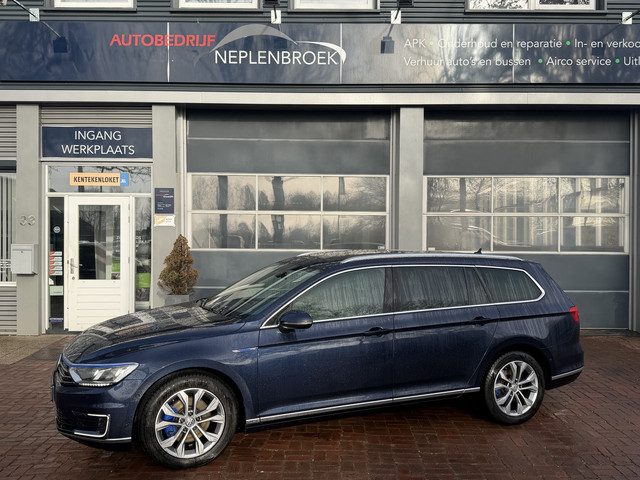 Volkswagen Passat Variant 1.4 TSI GTE Highline 2016 204pk Panodak,Trekhaak,18Inch,Cruise,Navi