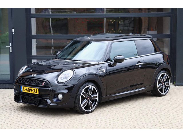 MINI Cooper S JCW Pakket | Panorama | Navigatie | Stoelverwarming | 18" LM Velgen