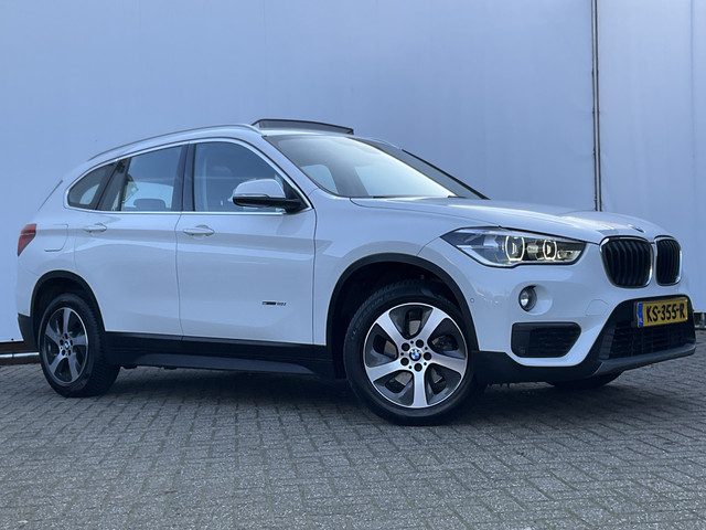 BMW X1 18i Aut High Executive LeerSport Pano.dak Trekhaak(1700kg)
