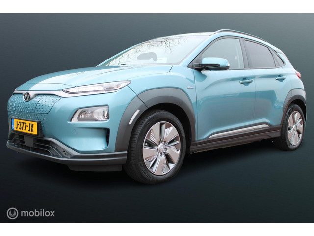 Hyundai Kona EV Premium 64 kWh, leer, Stoel-stuurverwarming, Head-up Display, 3 fasen, Donker glas,