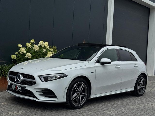 Mercedes-Benz A-Klasse 250 e AMG Line FULL PANO SFEER ECC PDC SPORTVELGEN NAVI