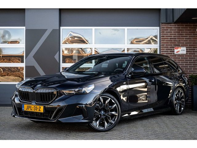 BMW 5 Serie touring 530e M Sport | Shadow | Camera | Elek. Trekhaak | Driving Ass. Plus | 19 Inch |