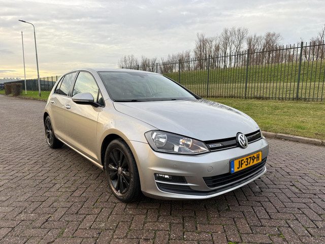 Volkswagen Golf 1.0 TSI Business Edition Connected