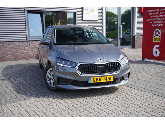Škoda Fabia 1.0 TSI Ambition / Camera / Stoelverwarming / Trekhaak / Carplay