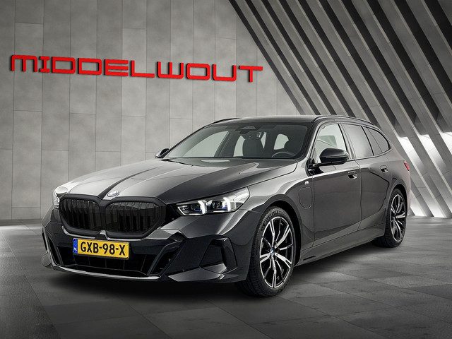 BMW 5 Serie touring 530e/M-Sport/Pano/Trekh/Leder/20"/BTW/Ned.Auto