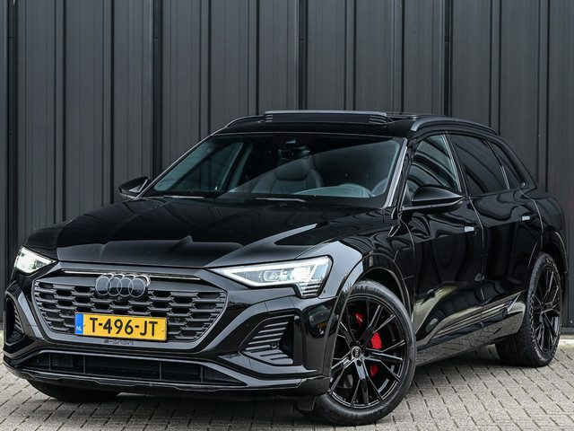 Audi Q8 e-tron 50 quattro S Edition 95 kWh · NL-auto · Panoramadak · RS-seats · Memory seats · Leder