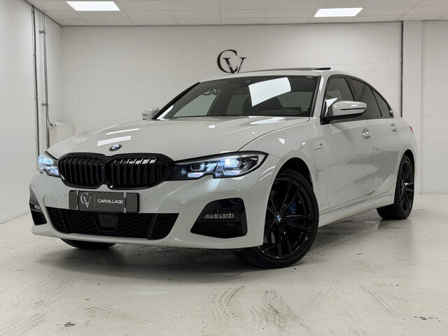 BMW 3 Serie 330e M-Sport | Schuif/kanteldak | Trekhaak | 360 camera |