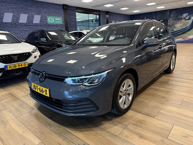 Volkswagen Golf 1.0 eTSI Life Business