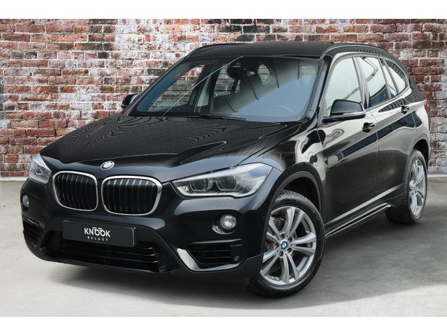 BMW X1 sDrive18i Executive Sport Line Automaat