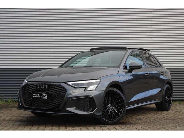 Audi A3 Sportback 40 TFSI e 3x S-Line | Panoramadak | Matrix | Camera | Lane assist | Black Optik |