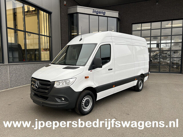 Mercedes-Benz Sprinter 317 CDI L2 H2 MBUX / 360 Camera / Parkeersensoren / Navigatie / Cruise contro