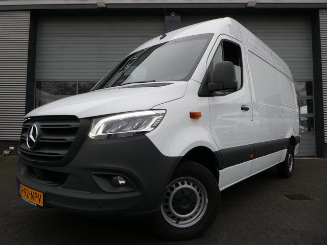 Mercedes-Benz Sprinter 317cdi 170pk L2H2 Airco, camera, Navi, Mbux 10, LED, Xenon, 3-Zits.