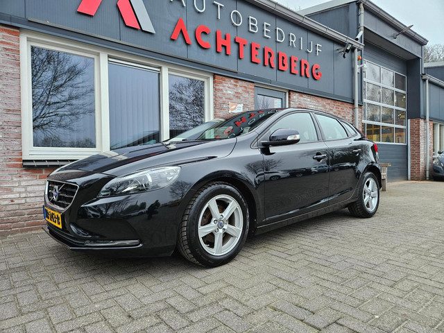 Volvo V40 1.6 T2 Momentum Trekhaak! Navigatie! Airco/Clima! Xenon! Nette Auto! Cruise Control!