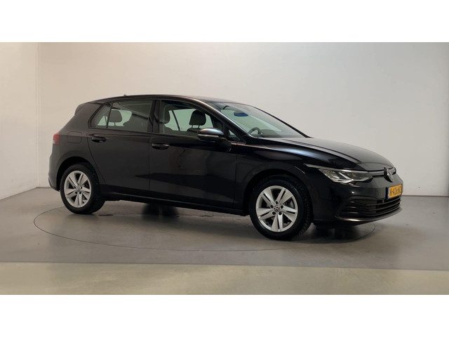 Volkswagen Golf 1.0 eTSI 110pk DSG Life Sfeerverlichting Virtual Cockpit Navigatie DAB+
