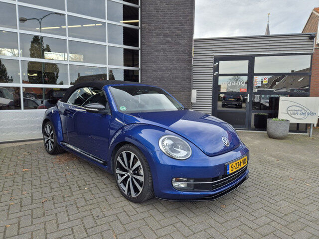 Volkswagen Beetle Cabriolet 1.4 TSI Sport 118KW DSG, cruise control, app connect, climatronic. 19" T