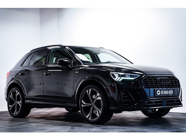 Audi Q3 45 TFSI e S-Line Black ed|20 inch|Camera|Acc|Apple