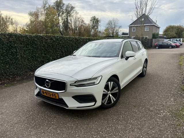 Volvo V60 - 2.0 B3 Momentum Advantage