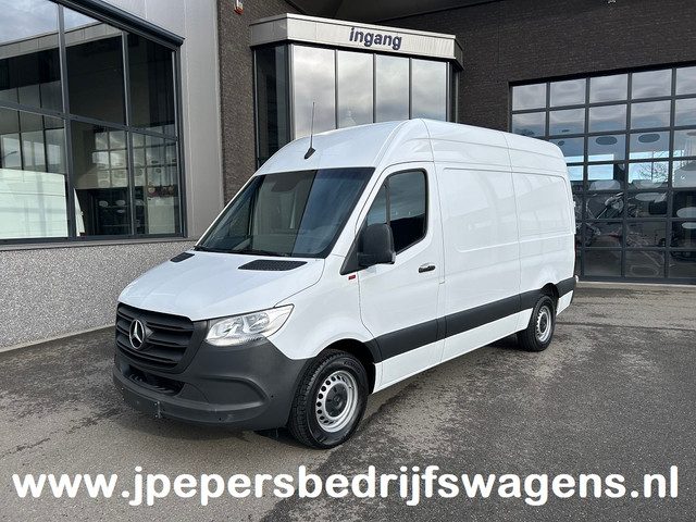 Mercedes-Benz Sprinter 317 CDI L2 H2 MBUX / Trekhaak / Camera / Parkeersensoren / Navigatie / Airco
