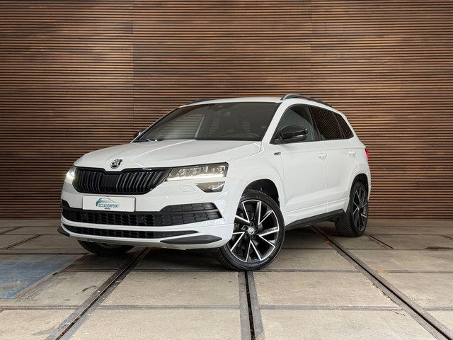 Škoda Karoq 1.5 TSI DSG 4x4 Sportline Business | 1800KG Trekgewicht | Carplay | Sportstoelen | Camer