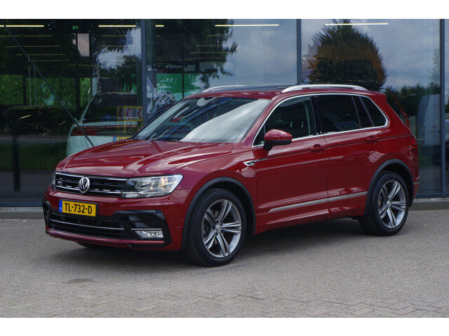 Volkswagen Tiguan 1.4 TSI 125 PK R-Line Comfortline Business, Panoramadak, Trekhaak, Leder, Memory,