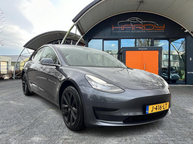 Tesla Model 3 Standard RWD Plus 60 kWh 85% SOH Trekhaak (1.000kg) Rijklaarprijs!