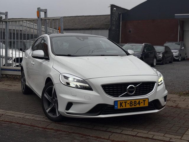 Volvo V40 1.5 T2 R-Design | Panoramadak | Half leder | LED | Trekhaak | Navigatie |