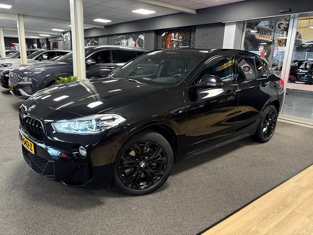 BMW X2 SDrive20i High Executive/M-pakket/leer/navi/camera/head up/stoelverw
