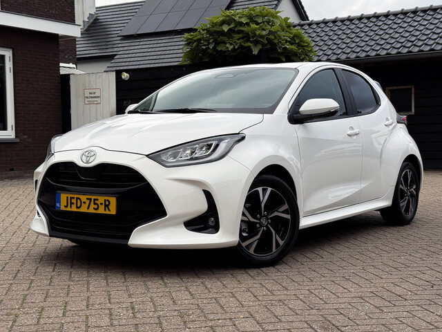 Toyota Yaris 1.5 Hybrid 115 First Edition - Apple Carplay, Stoelverwarming, Airco, Achteruitrijcamer