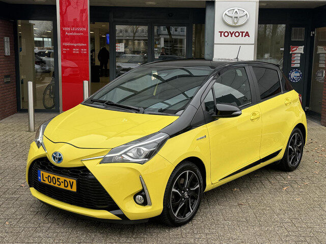 Toyota Yaris 1.5 Hybrid Bi-Tone