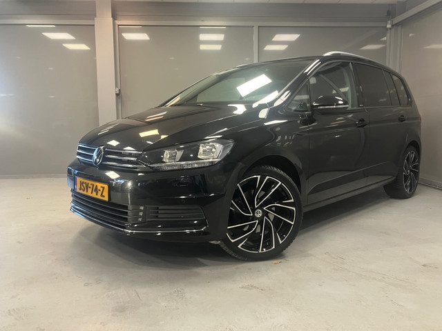 Volkswagen Touran Active 1.5TSi DSG | 7 persoons | Apple Carplay | 19"Lichtmetalen velgen |