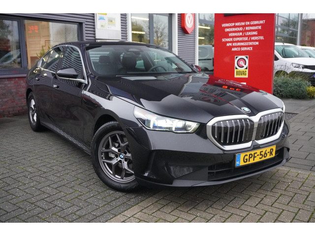 BMW 5 Serie 520i / Blind Spot / Keyless / Carplay / Camera / Elek. stoelen / Dealeronderhouden