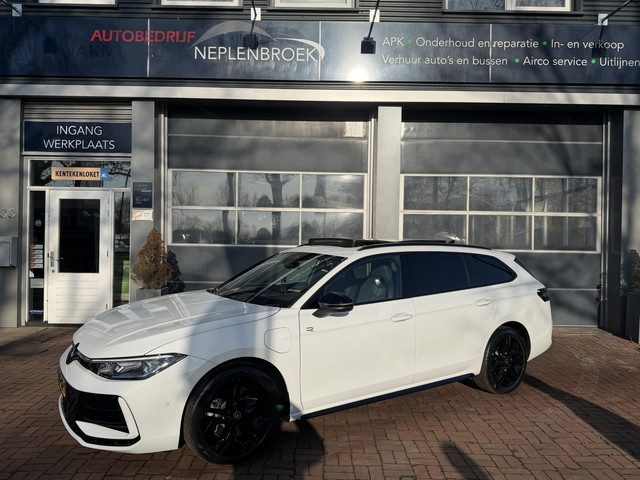 Volkswagen Passat Variant 1.5 eHybrid R-Line Edition |