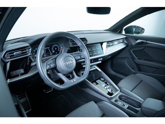 Audi A3 Sportback 40 TFSI e S-line Advanced | 18 inch | Navigatie | Stoelverwarming |