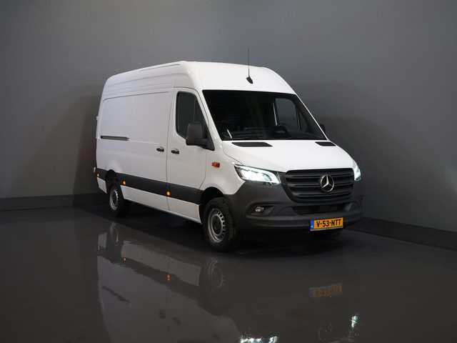 Mercedes-Benz Sprinter 317 CDI Aut. L2H2 3.5t Trekverm./ LED/ Gev.Stoel/ 270 Gr.Deuren/ Stoelverw./