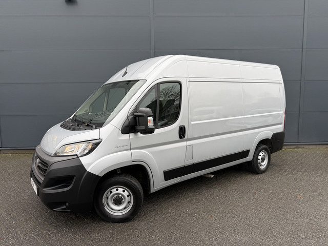 Fiat Ducato 140pk L2H2 (Trekhaak - Camera - Navigatie - Automatische Airco - Houten vloer + Zijwand
