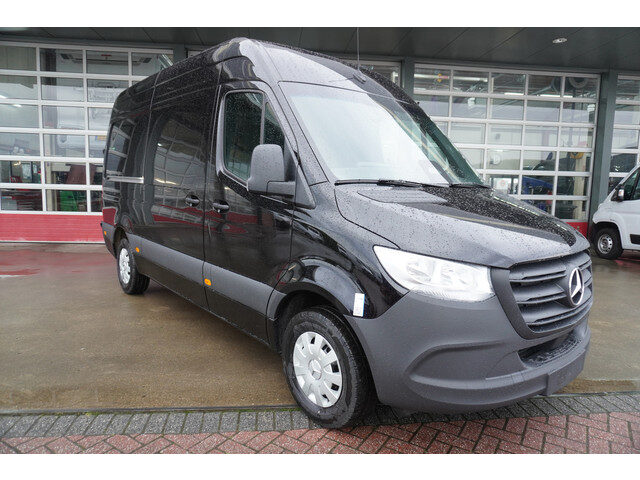 Mercedes-Benz Sprinter 317 CDI 170PK L2H2 Pro automaat Trekhaak 3.500KG