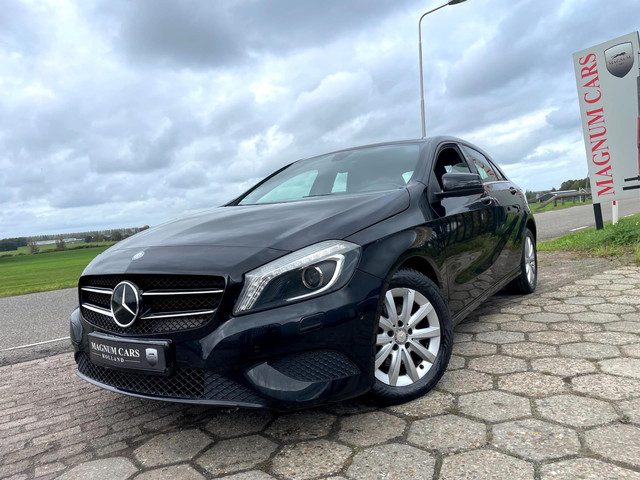 Mercedes-Benz A-Klasse 180 AMG NAP 5Drs Xenon Leder Navi Scherm Trekhaak Airco full Option