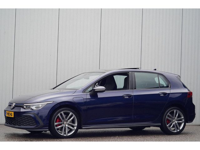 Volkswagen Golf 1.4 eHybrid GTE / Navigatie / Stoelverw. / Trekhaak / Pano / Stuurverw. / Camera / S