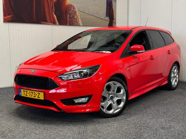 Ford Focus 1.5 ST LINE 182 PK !!