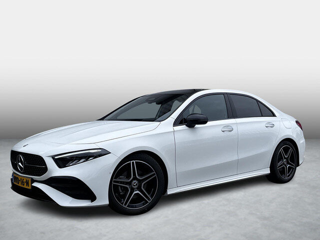 Mercedes-Benz A-Klasse Limousine 180 Star Edition AMG | Night Pakket | Panoramadak