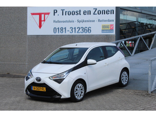 Toyota Aygo 1.0 VVT-i x-play Orig. NL/Navigatie/Achteruitrijcamera/Apple carplay/Airco/Bluetooth/Toe