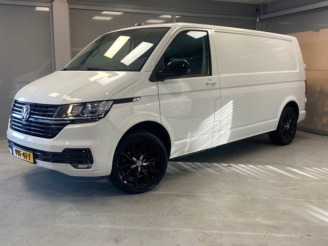 Volkswagen Transporter L2H1 | Black & White | 2.0 TDI 110pk |18"LM VELGEN | Navigatie | Betimmering